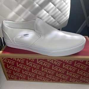 BRAND NEW - Asher white slip-on Vans